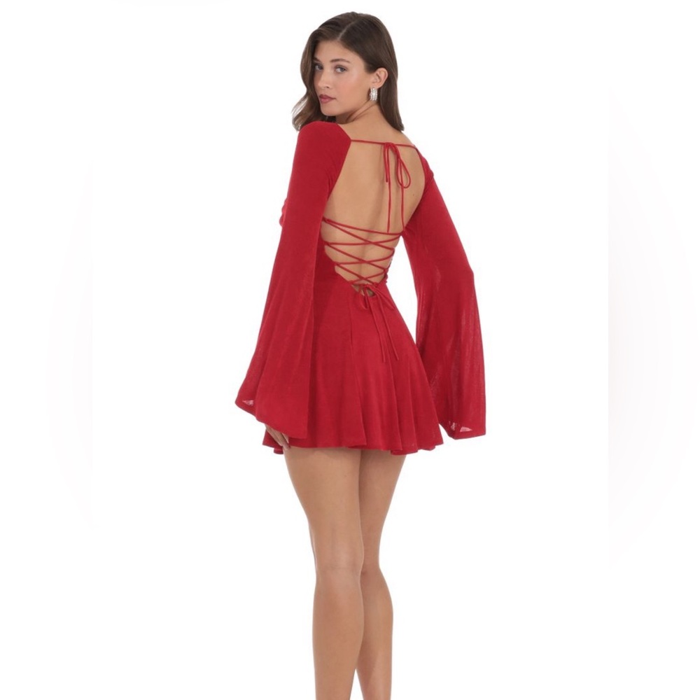 LUCY IN THE SKY Slinky Flare Sleeve Dress in Red